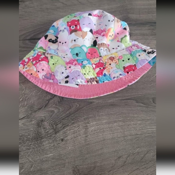 Girls Squishmallow bucket hat - Picture 1 of 2